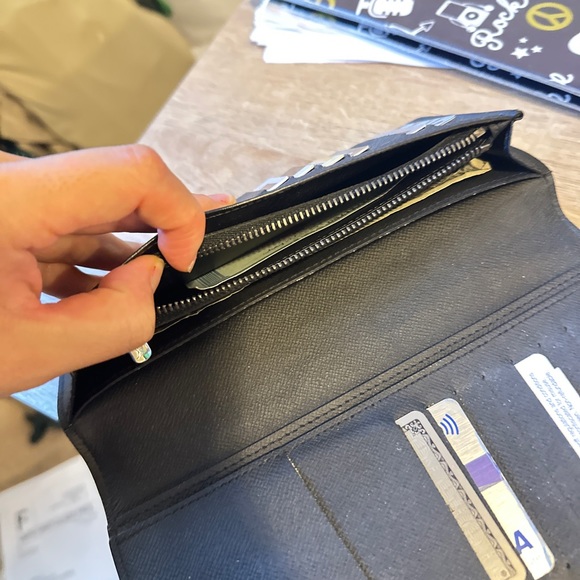 authentic LV men wallet - Picture 5 of 5